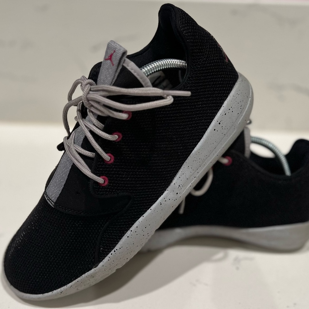 Nike Eclipse Youth size 7. Black,gray,speckled sole, purple accents.724356-009